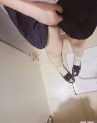 AV大众澡堂洗澡偷拍_国产无码网页在线观看